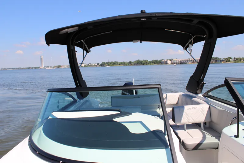 Slide: The Image of Sea Ray SDX 250 Outboard 2026 - 40