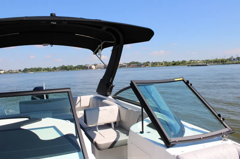 Slide: The Image of Sea Ray SDX 250 Outboard 2026 - 41