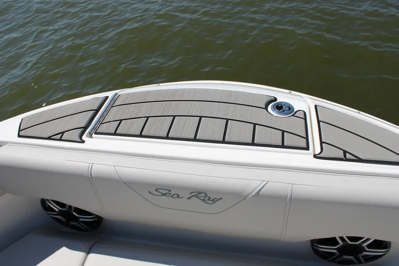 Slide: The Image of Sea Ray SDX 250 Outboard 2026 - 42