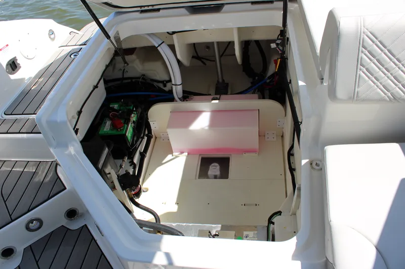 Slide: The Image of Sea Ray SDX 250 Outboard 2026 - 44