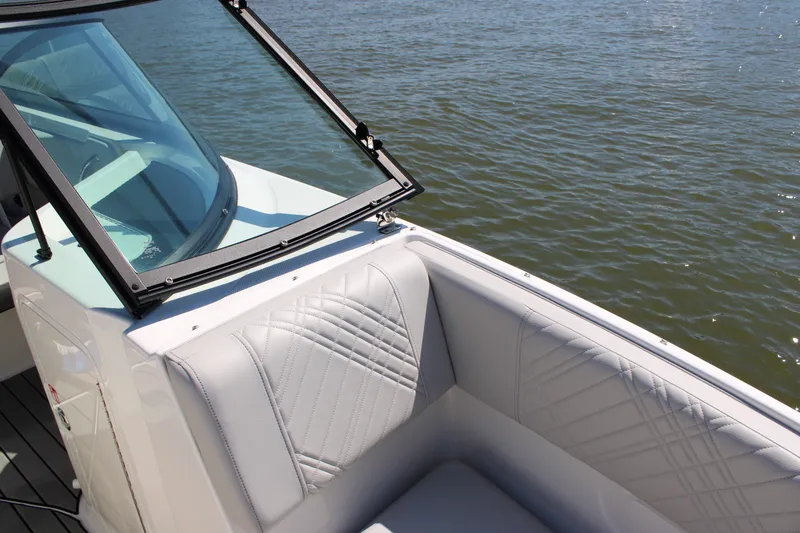 Slide: The Image of Sea Ray SDX 250 Outboard 2026 - 46