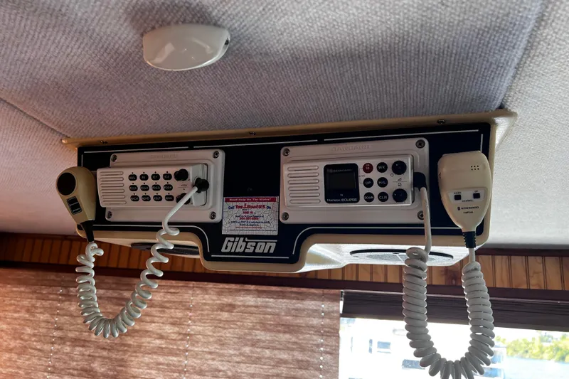 Slide: The Image of Ceiling-mounted Gibson 44 Classic 1994 radio system with dual microphones and control panel. - 33
