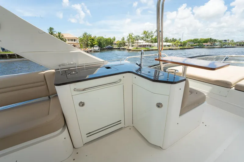 Slide: The Image of Outdoor kitchen area on 2016 Sea Ray 510 Fly yacht with sink and seating. - 35