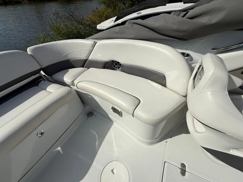 Slide: The Image of Crownline Boats Eclipse E4 2017 - 11