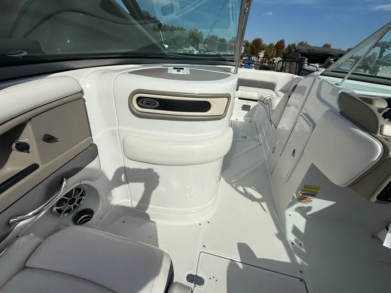 Slide: The Image of Crownline Boats Eclipse E4 2017 - 13