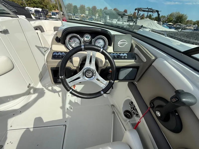Slide: The Image of Crownline Boats Eclipse E4 2017 - 14
