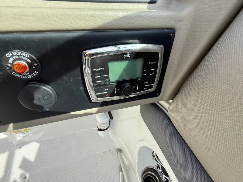 Slide: The Image of Crownline Boats Eclipse E4 2017 - 15