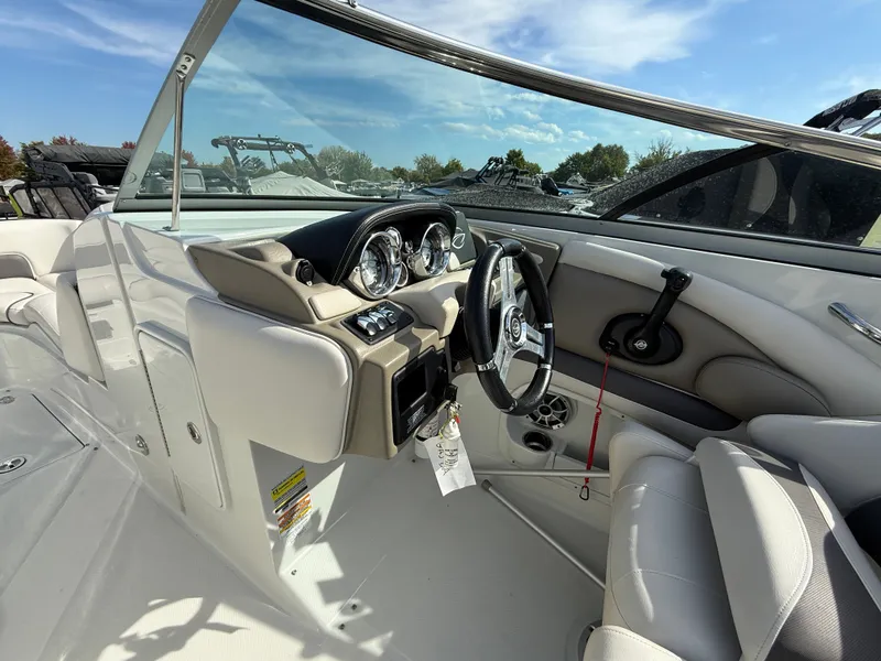 Slide: The Image of Crownline Boats Eclipse E4 2017 - 17
