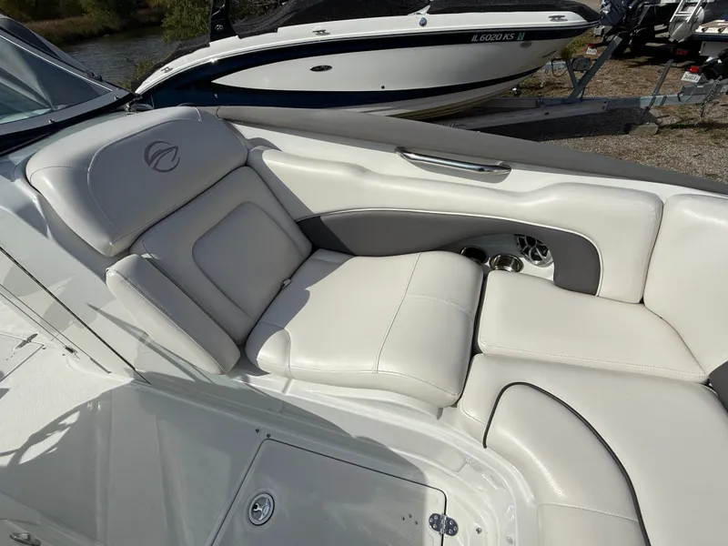 Slide: The Image of Crownline Boats Eclipse E4 2017 - 21
