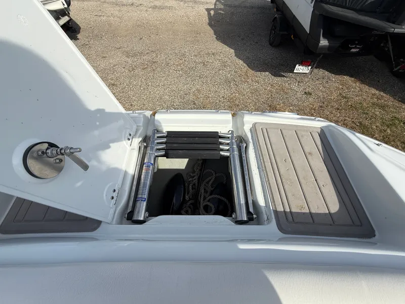 Slide: The Image of Crownline Boats Eclipse E4 2017 - 23
