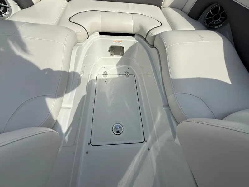 Slide: The Image of Crownline Boats Eclipse E4 2017 - 25