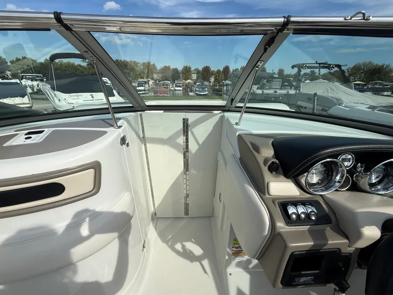 Slide: The Image of Crownline Boats Eclipse E4 2017 - 26