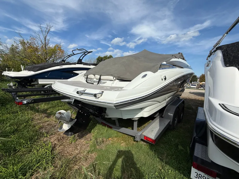 Slide: The Image of Crownline Boats Eclipse E4 2017 - 3