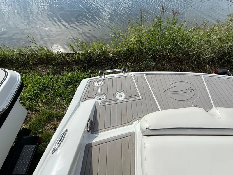 Slide: The Image of Crownline Boats Eclipse E4 2017 - 31