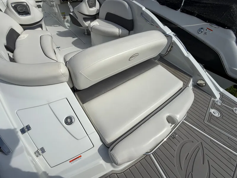 Slide: The Image of Crownline Boats Eclipse E4 2017 - 32