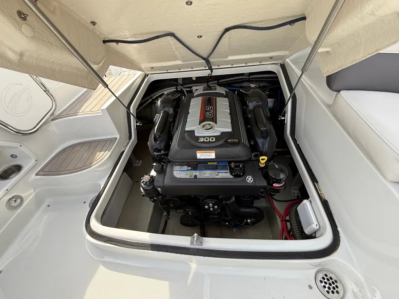 Slide: The Image of Crownline Boats Eclipse E4 2017 - 34