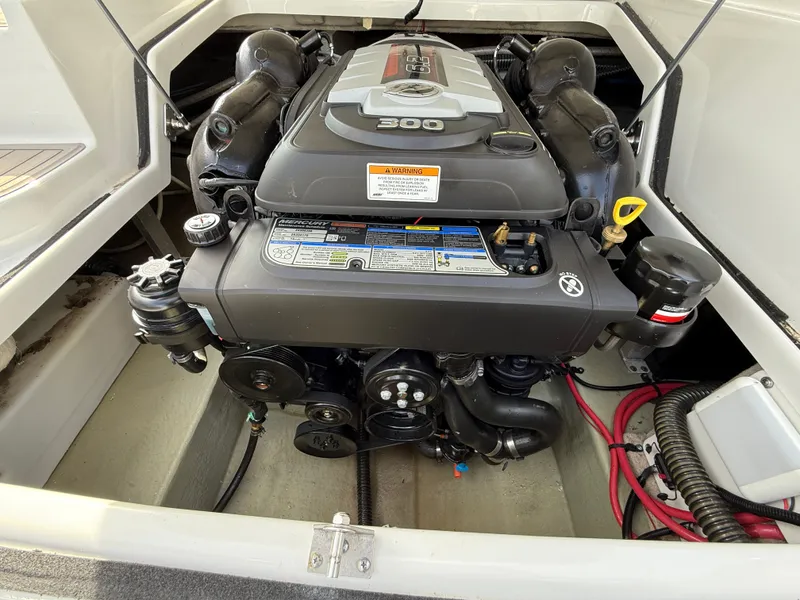 Slide: The Image of Crownline Boats Eclipse E4 2017 - 36