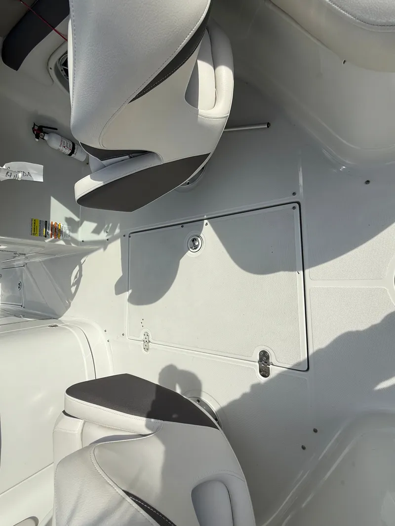 Slide: The Image of Crownline Boats Eclipse E4 2017 - 39