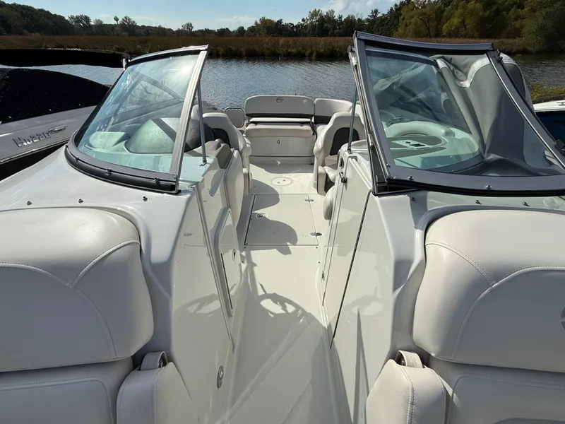 Slide: The Image of Crownline Boats Eclipse E4 2017 - 5