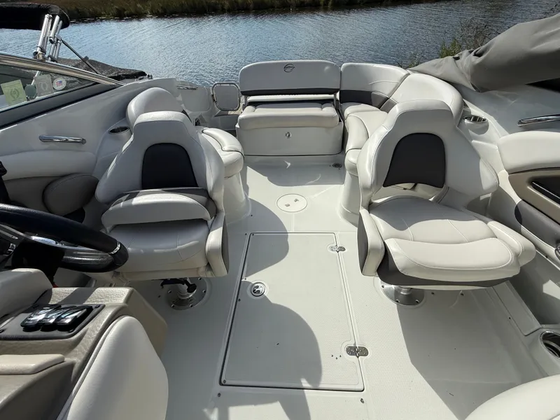 Slide: The Image of Crownline Boats Eclipse E4 2017 - 6