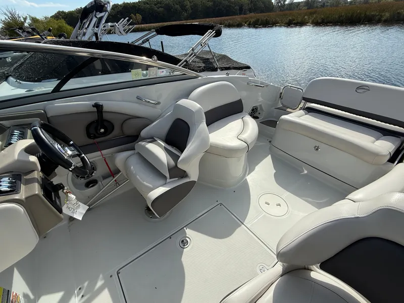 Slide: The Image of Crownline Boats Eclipse E4 2017 - 7