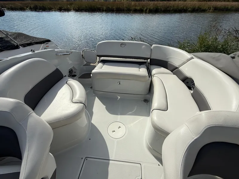 Slide: The Image of Crownline Boats Eclipse E4 2017 - 8