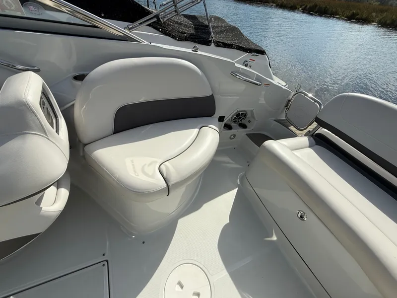 Slide: The Image of Crownline Boats Eclipse E4 2017 - 9