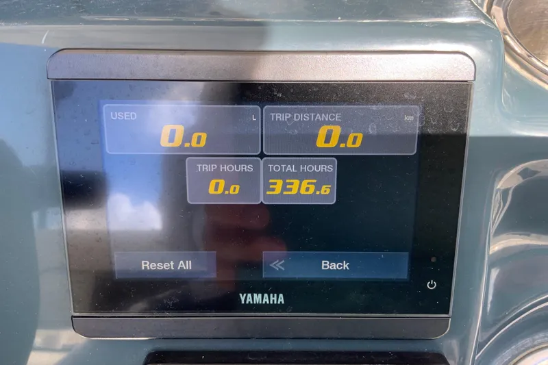 Slide: The Image of Yamaha display showing 336.6 total hours on Tidewater 2300 Carolina Bay, 2022 model. - 34