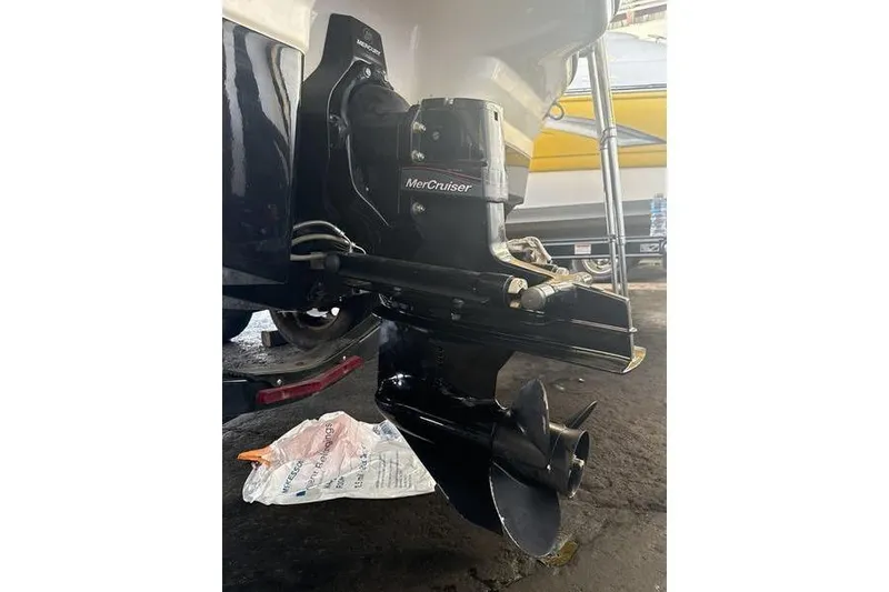 Slide: The Image of 2018 Chaparral 21 H2O Sport boat with MerCruiser outboard motor. - 22