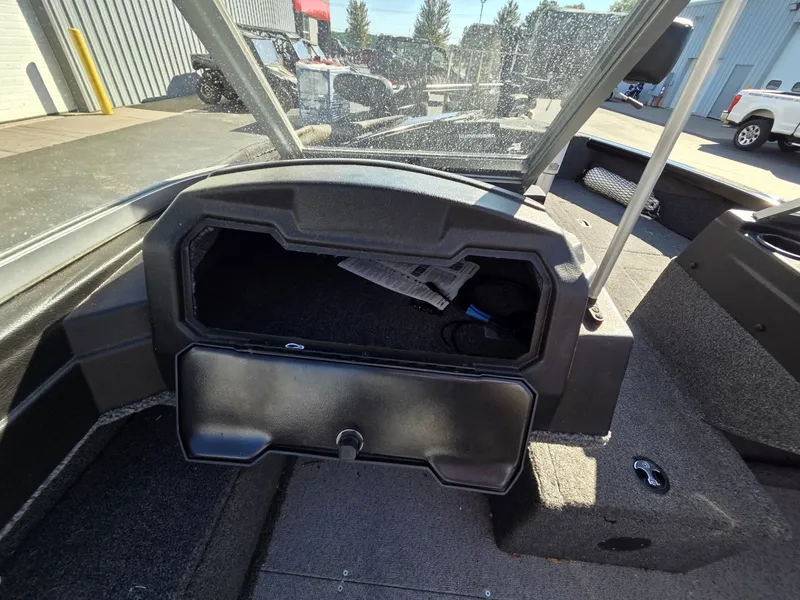 Slide: The Image of Crestliner 1850 Fish Hawk WT 2020 - 19