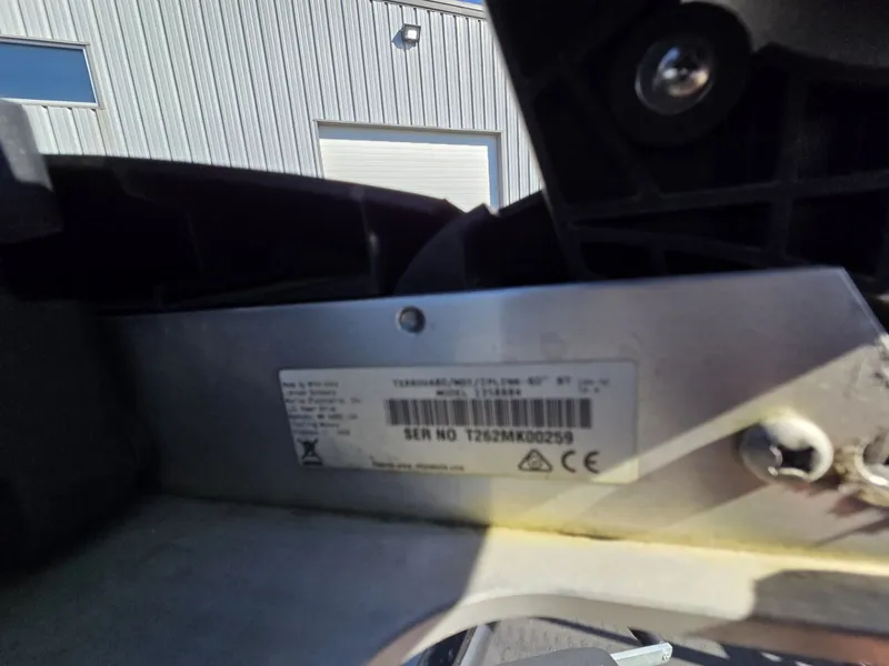 Slide: The Image of Crestliner 1850 Fish Hawk WT 2020 - 33