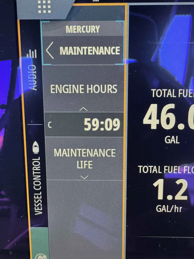 Slide: The Image of Sea Ray 290SDX 2023 - 18