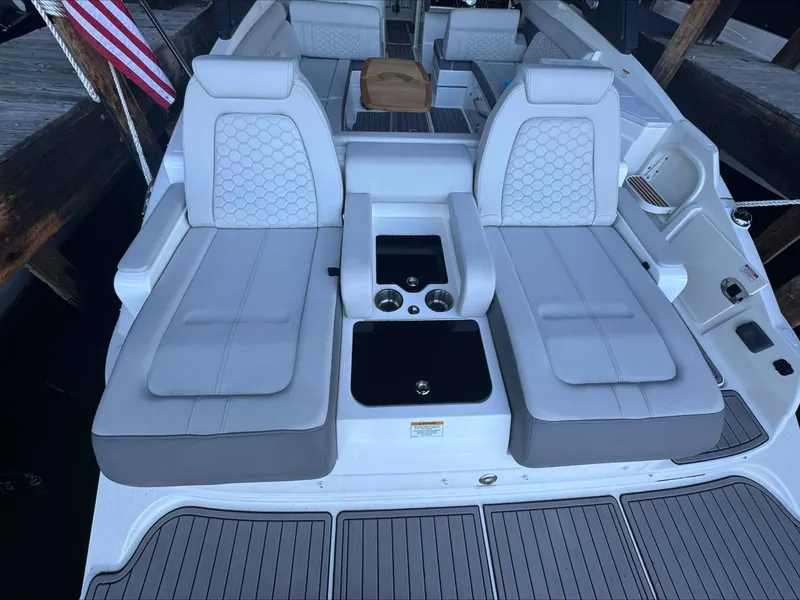 Slide: The Image of Sea Ray 290SDX 2023 - 7