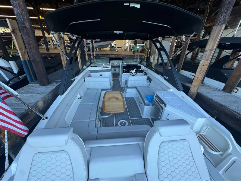 Slide: The Image of Sea Ray 290SDX 2023 - 8