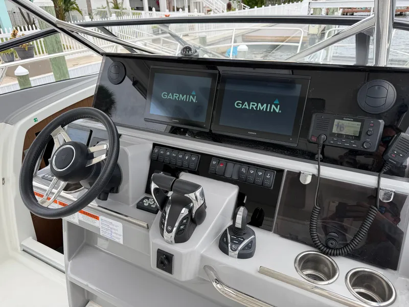 Slide: The Image of Jeanneau Leader 10.5 WA 2023 - 25