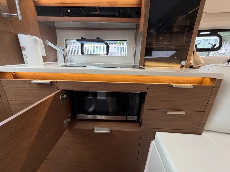 Slide: The Image of Jeanneau Leader 10.5 WA 2023 - 32