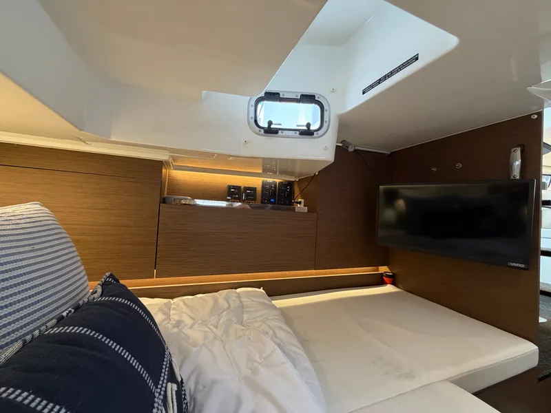 Slide: The Image of Jeanneau Leader 10.5 WA 2023 - 39