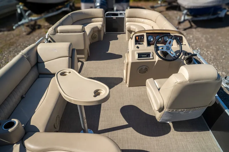 Slide: The Image of Bennington 21 SLX 2016 - 10