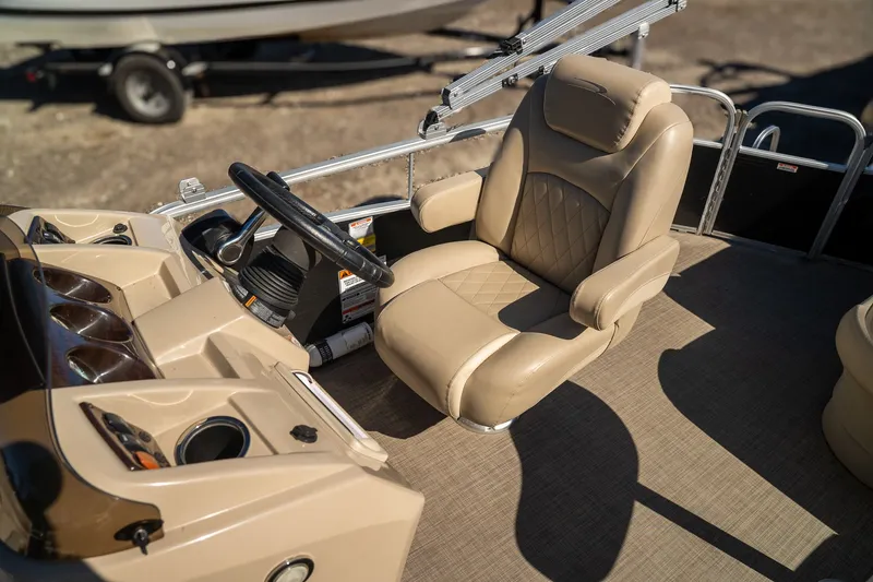 Slide: The Image of Bennington 21 SLX 2016 - 14