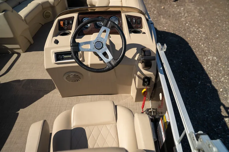 Slide: The Image of Bennington 21 SLX 2016 - 15