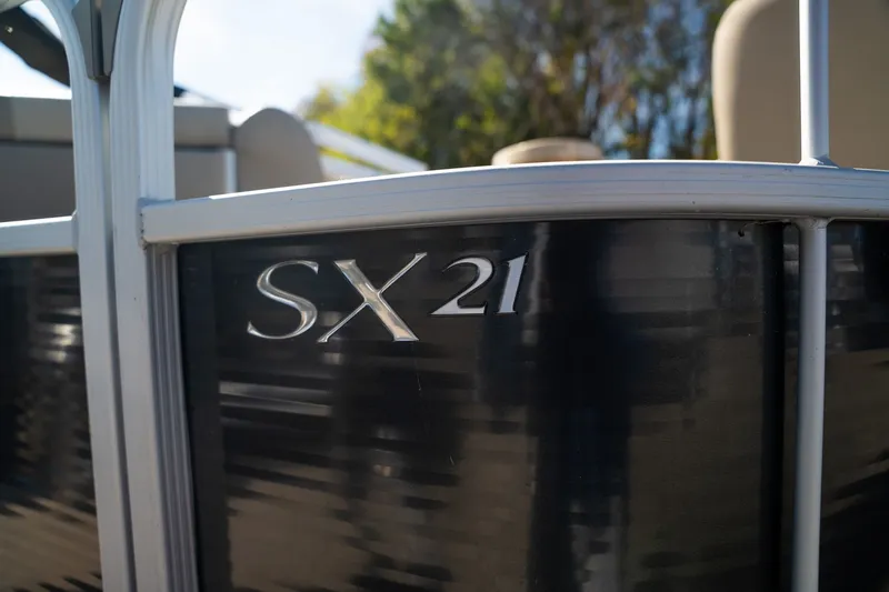 Slide: The Image of Bennington 21 SLX 2016 - 3