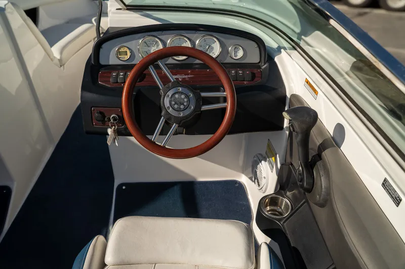 Slide: The Image of Regal 2200 Bowrider 2008 - 12