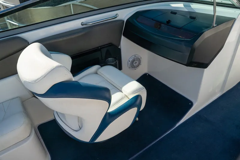 Slide: The Image of Regal 2200 Bowrider 2008 - 13