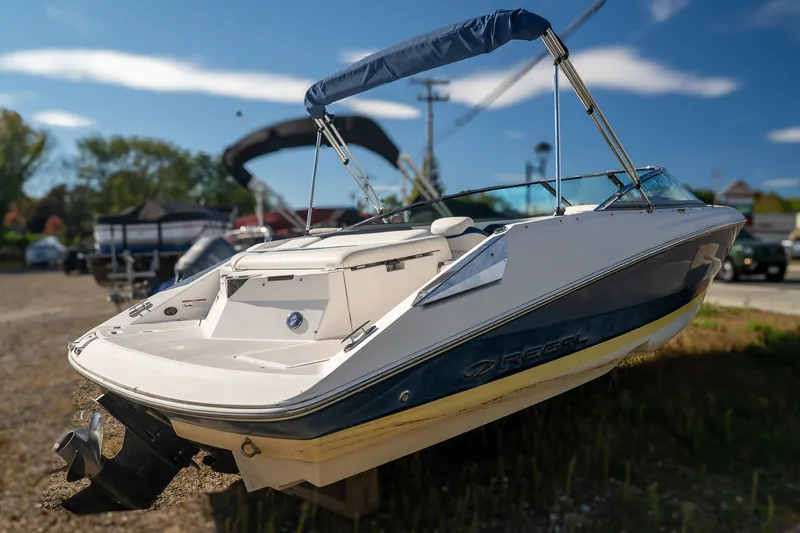 Slide: The Image of Regal 2200 Bowrider 2008 - 7