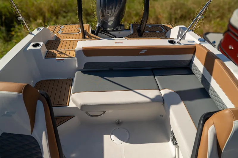 Slide: The Image of Starcraft SVX 210 OB 2025 - 16