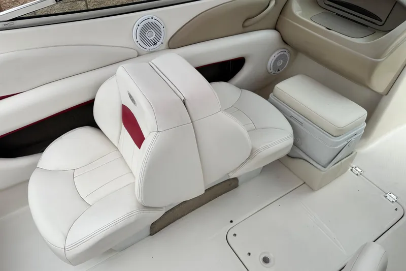 Slide: The Image of Boat stereo system with Bluetooth in a 2002 Chaparral 183 SS. - 13