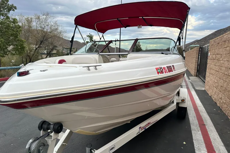 Slide: The Image of 2002 Chaparral 183 SS boat interior with white and red seating. - 7
