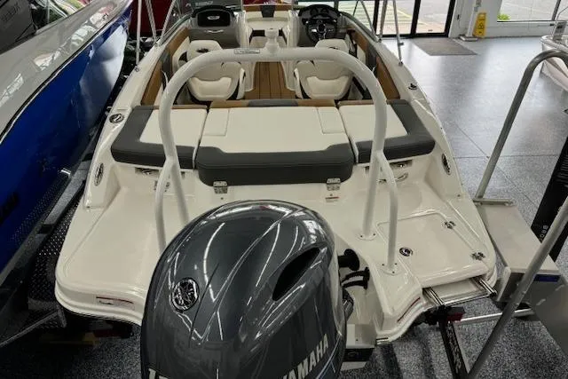 Slide: The Image of 2024 Chaparral 19 SSi OB boat with Yamaha outboard motor in showroom. - 16