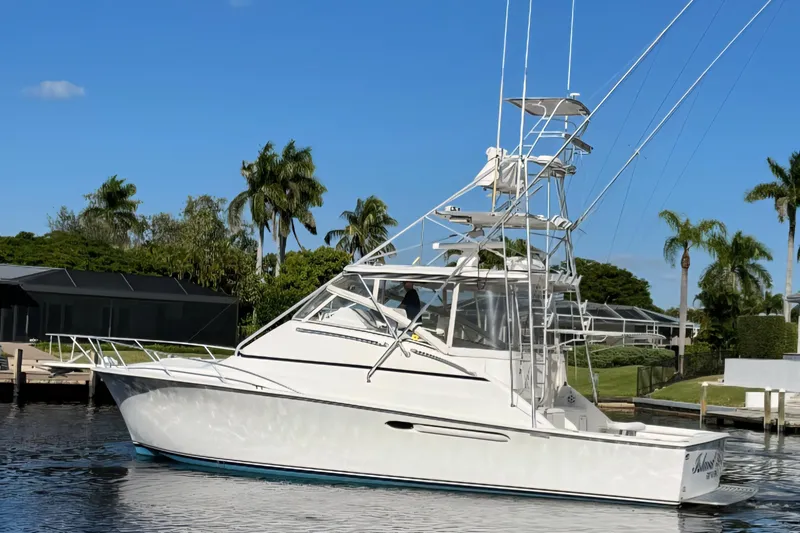 Slide: The Image of 1999 Ocean Yachts 40 Open yacht on water, blue sky, palm trees. - 4