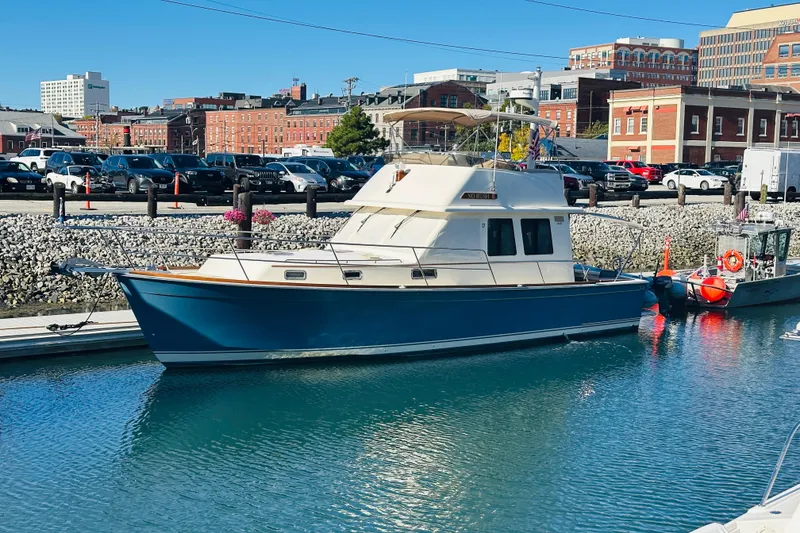 Slide: The Image of Sabreline 42 Fly Bridge 2006 - 5